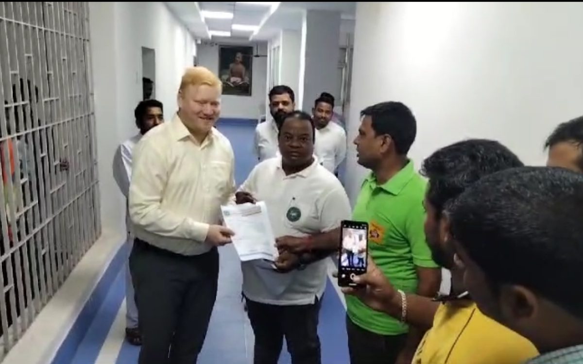 ଏଗାର ଦଫା ଦାବି ନେଇ 108 ଆମ୍ବୁଲାନ୍ସ ଡ୍ରାଇଭର ଙ୍କ ଆନ୍ଦୋଳନ