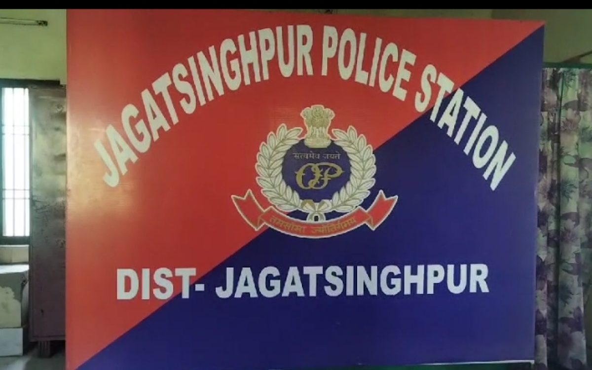 ଶତାଧିକ ମହିଳାମାନଙ୍କୁ ଲୋନ କରାଇଦେବା ନାମରେ କୋଟି କୋଟି ଟଙ୍କା ଠକେଇ ଅଭିଯୋଗ ରେ ମହିଳା ଥାନାରେ ଅଟକ