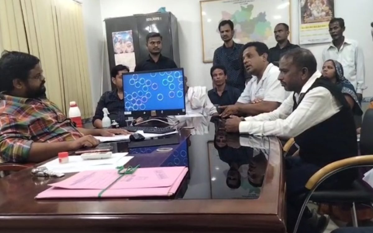 ମୁଦୁପୁର ପଞ୍ଚାୟତ ମଧ୍ୟ୍ୟ ସ୍ଥଳ ରେ କଲ୍ୟାଣ ମଣ୍ଡପ ନିର୍ମାଣ କରିବା ନିମନ୍ତେ ବି ଡି ଓ ଙ୍କୁ ଦାବିପତ୍ର ପ୍ରଦାନ କଲେ ପଞ୍ଚାୟତ ପ୍ରତିନିଧି