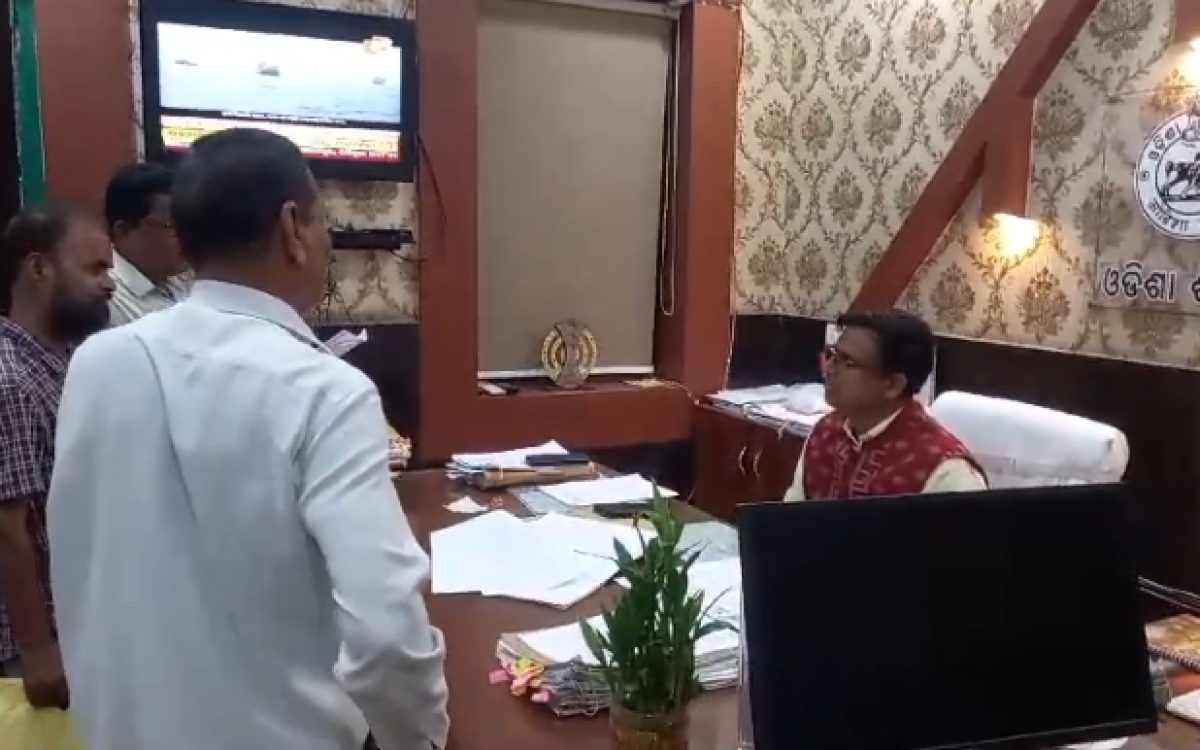 ପଲିଷ୍ଟର ଜମିହରା ବହିଷ୍କୃତ କର୍ମଚାରୀ ସଂଘ ପକ୍ଷରୁ ପୁନଃ ନିଯୁକ୍ତି ଦାବୀ