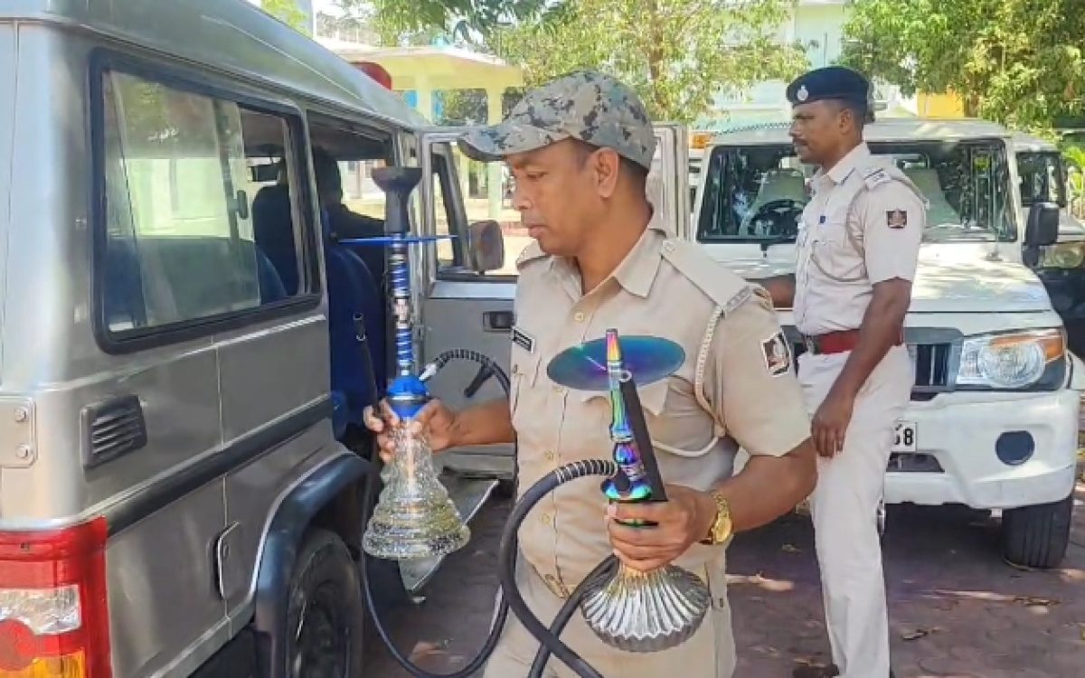 ହୁକା ବାରରେ ଚଢାଉ ୪୭ଟି ହୁକା ପାତ୍ର ଜବତ