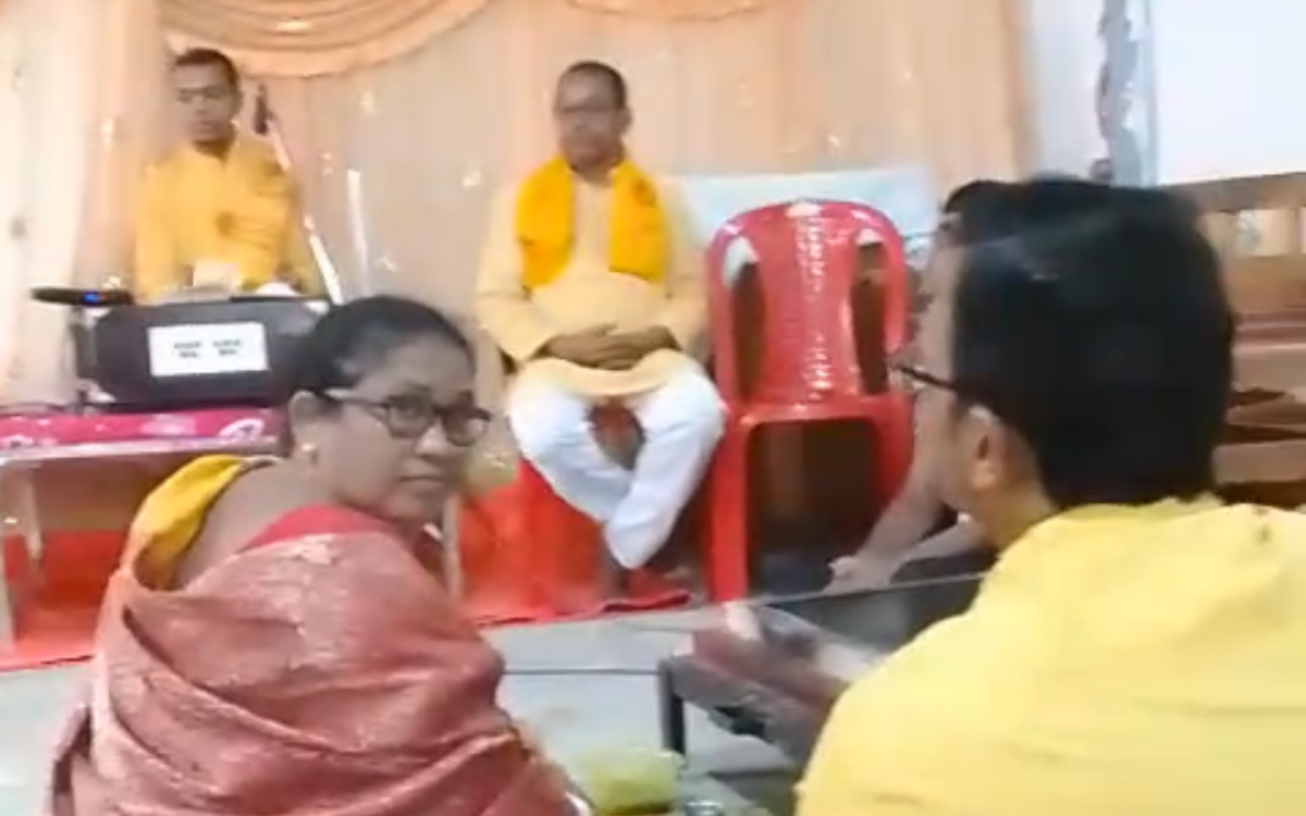 ଜନ୍ମଦିନ ଶୁଭକାମନା କରି ଗାୟତ୍ରୀ ଶକ୍ତିପୀଠ,ରାୟଗଡ଼ା ଠାରେ ଆହୁତି ପ୍ରଦାନ