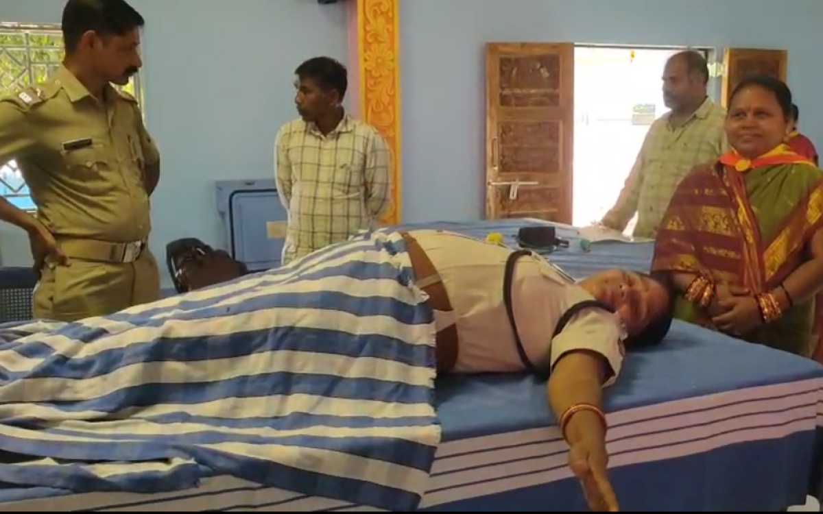 ଭଗବାନ ଶ୍ରୀ ସତ୍ୟ ସାଇବାବାଙ୍କ ୧୦୦ ତମ ଜନ୍ମଦିନ ପାଳନ ଅବସରରେ ଅମ୍ବାଦଳା ସାଇ ମନ୍ଦିର ପରିସରରେ ଆଜି ରକ୍ତଦାନ ଶିବିର ର ଆୟୋଜନ କରାଯାଇଥିଲା