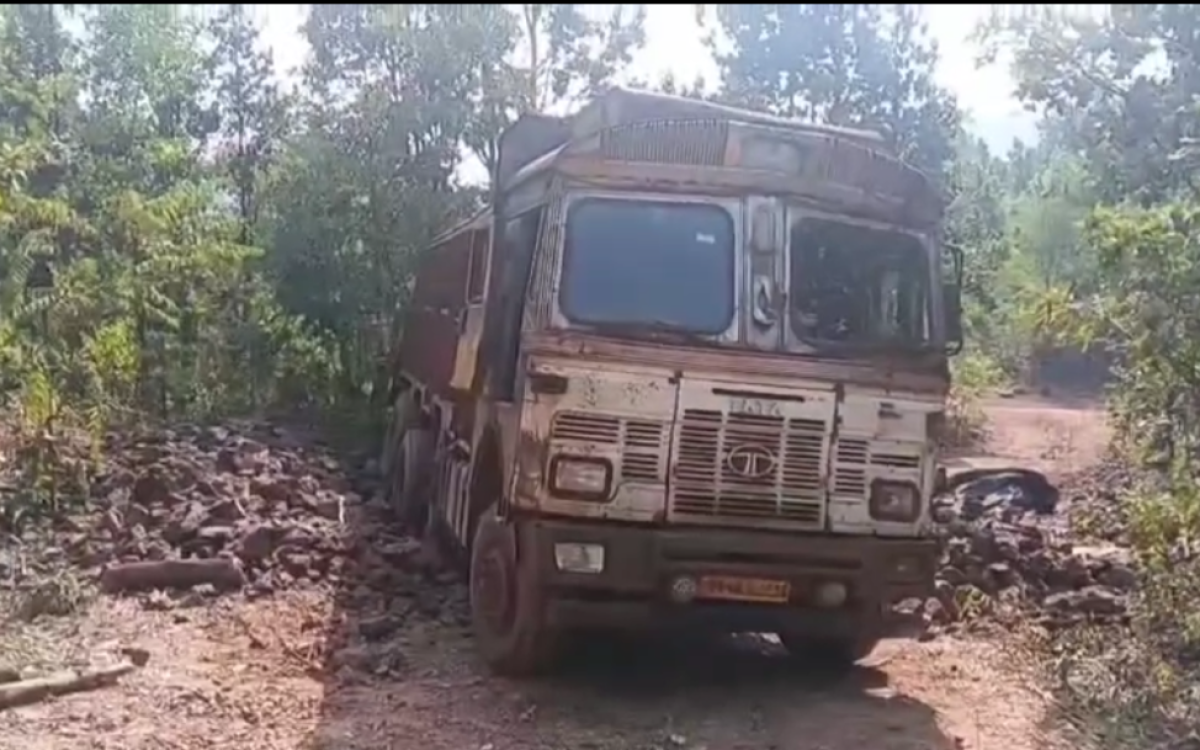 ଚୋରା ଲୁହାପଥର ବୋଝେଇ ଟ୍ରକ ଜବତ, ମାଫିଆ ଫେରାର