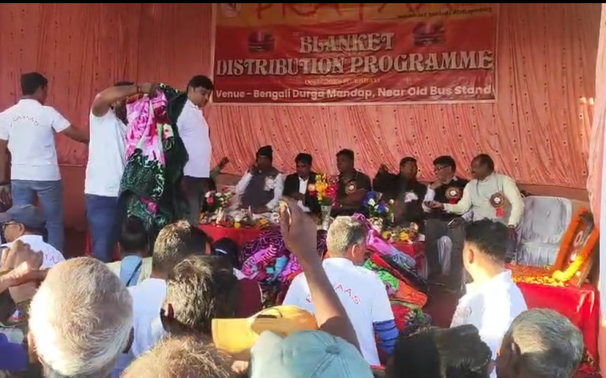 ମୁଖ୍ୟମନ୍ତ୍ରୀଙ୍କ ଜନ୍ମ ଜୟନ୍ତୀରେ ପ୍ରୟାସ ଗ୍ରୁପ୍ ପକ୍ଷରୁ ବଡ଼ବିଲ ବାସୀଙ୍କୁ କମ୍ବଳ ବଣ୍ଟନ