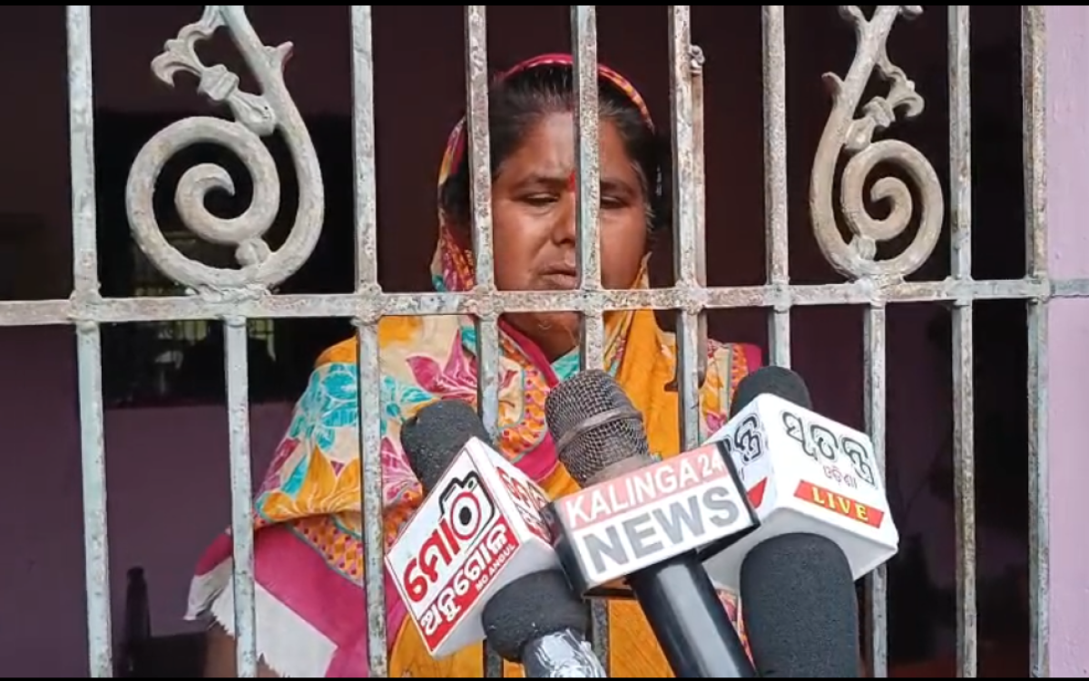 ନିଜ ଘରେ ଦୀର୍ଘ ୬ଘଣ୍ଟା ଧରି ଗୃହ ବନ୍ଦୀ ହୋଇ ରହିଲେ ମହିଳା