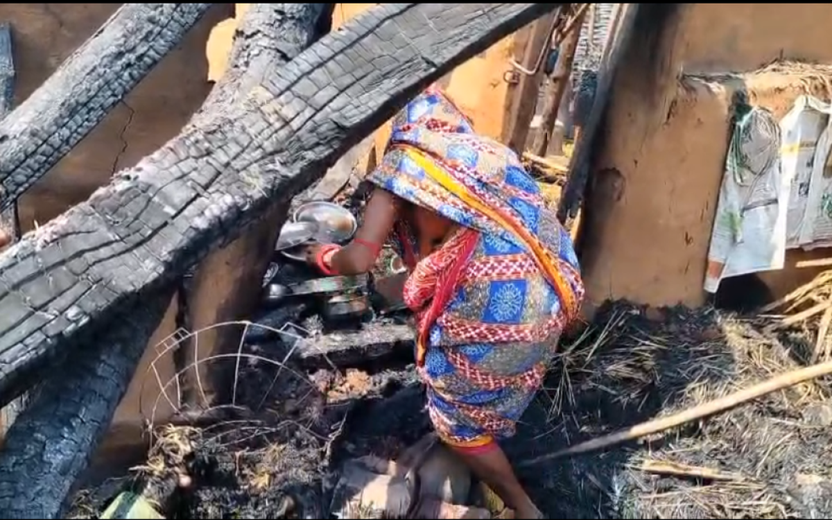 ଓଗୀ ଗ୍ରାମରେ ଭୟାବହ ଅଗ୍ନିକାଣ୍ଡ: ଘର ପୋଡ଼ି ପାଉଁଶ, ଦୁର୍ବୃତ୍ତଙ୍କ ହାତ ଥିବା ସନ୍ଦେହ