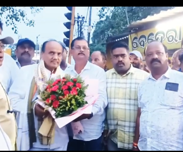 ଫେରିଲେ ଧଳା ପୋଷାକରେ ଚୌଦ୍ୱାର କଟକ ପୂର୍ବତନ ବିଧାୟକ ଡକ୍ଟର ପ୍ରଭାତ ବିଶ୍ୱାଳ