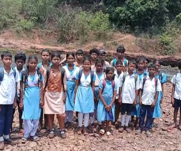 ଖଣିସମୃଦ୍ଧ ଅଞ୍ଚଳ ପିଲାଙ୍କୁ ପାଠ ପଢିବାକୁ କରିବାକୁ ପଡୁଛି ଏବେବି ସଂଘର୍ଷ।