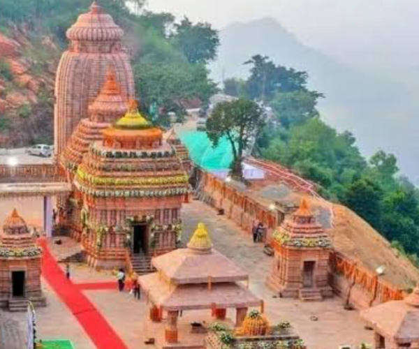 ଓଡ଼ିଶାର ପ୍ରସିଦ୍ଧ ଶକ୍ତିପୀଠ ମା’ ତାରାତାରିଣୀଙ୍କ ଦର୍ଶନ: ଭକ୍ତିମୟ ପରିବେଶରେ ଶ୍ରଦ୍ଧାଳୁଙ୍କ ଭିଡ଼ ଲାଗେ