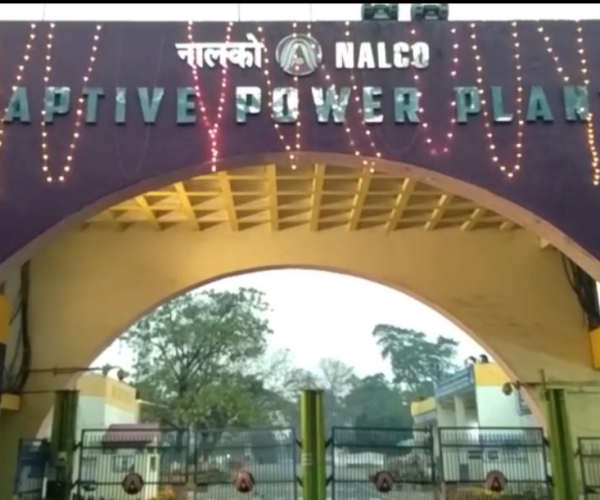 ନାଲକୋ ସିପିପି ଗେଟ୍ ସମ୍ମୁଖରେ ଠିକା ଶ୍ରମିକ ମାନଙ୍କ ଧାରଣା