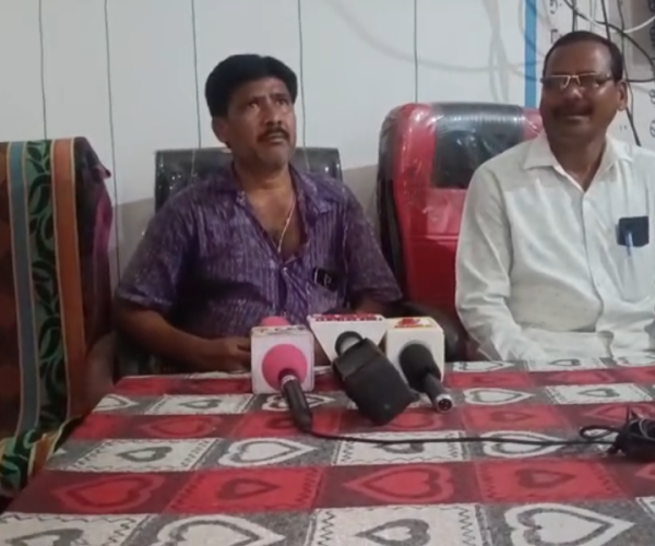 ଖେଳ ପଡ଼ିଆ ମନରେଗା କାମରେ ଦୁର୍ନୀତି କୁ ନେଇ ଲକ୍ଷେ ଟଙ୍କା ବଟି ମାଗିବା ଅଡିଓ ଭାଇରାଲ