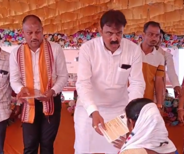 ବିକାଶ ଧାରା… ଓଡିଶା ସାରା…. କାର୍ଯ୍ୟକ୍ରମ ରେ ବିଧାୟକ ପ୍ରତାପ ଚନ୍ଦ୍ର ପ୍ରଧାନ