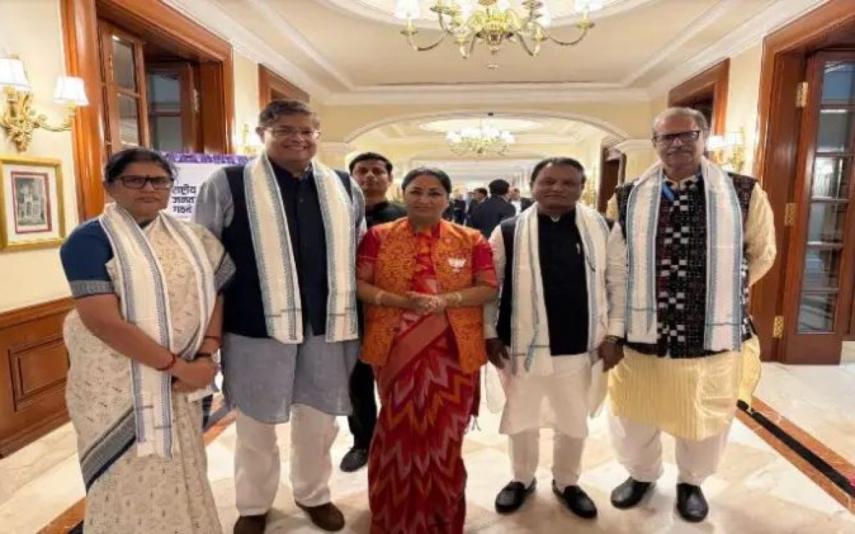 ଦିଲ୍ଲୀର ନୂଆ ମୁଖ୍ୟମନ୍ତ୍ରୀଙ୍କୁ ଭେଟିଲେ ମୋହନ ମାଝୀ