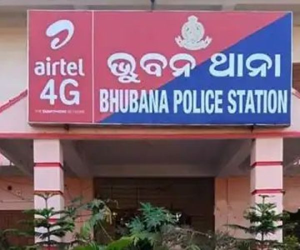 ଭୁବନ ଥାନା ଆଇ ଆଇ ସି ଙ୍କୁ ବାଲି ମାଫିଆଙ୍କ ଆକ୍ରମଣ